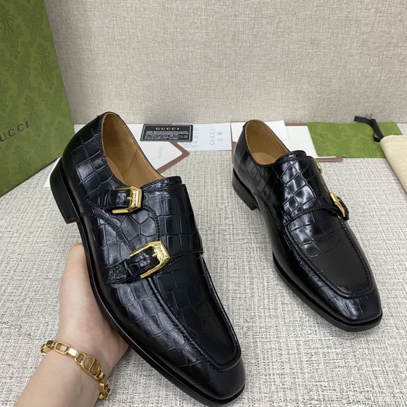 G*u*i leather shoes
